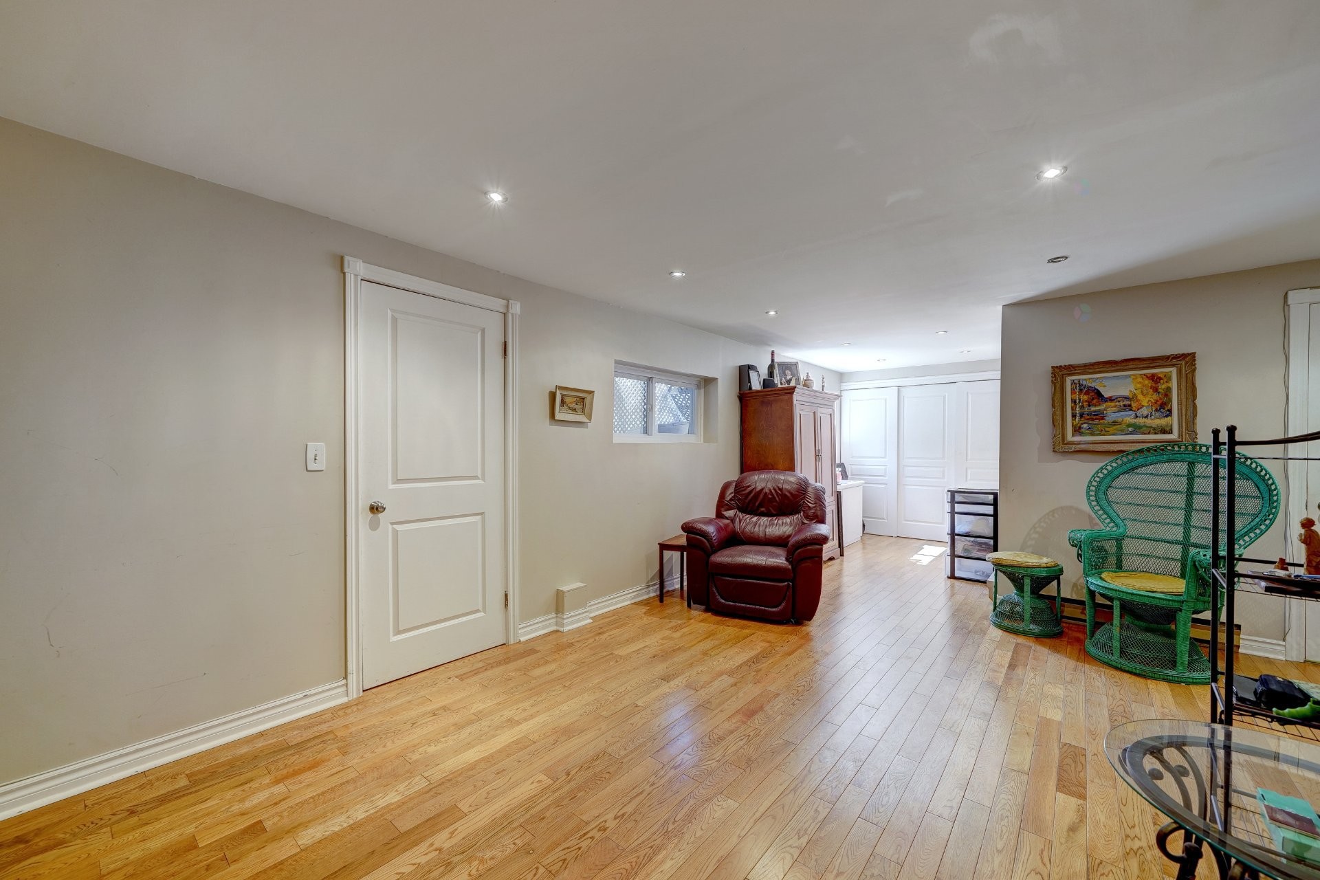 Salle familiale - 2525 - 2535 Av. D'Athènes, Brossard, QC - Indoor