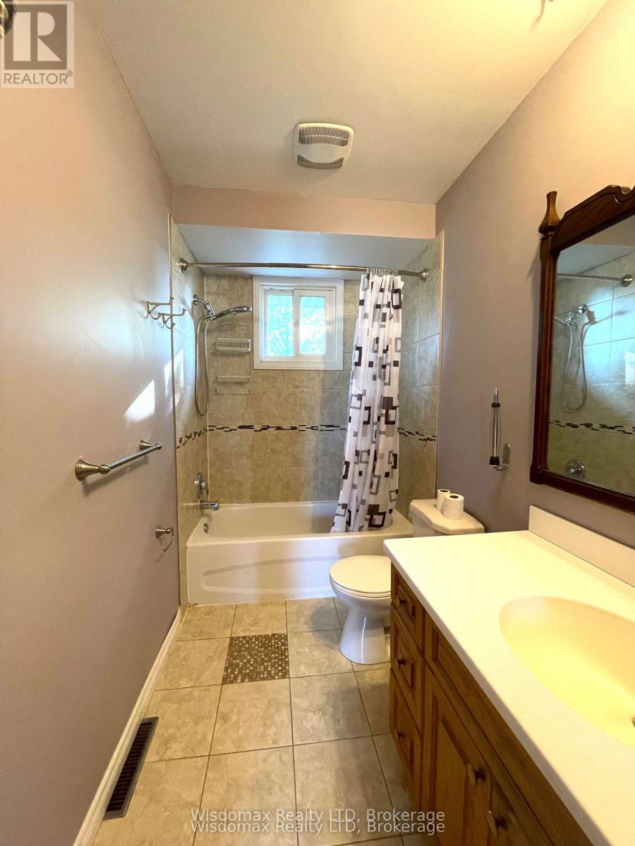 7 Greenmeadow Court, St. Catharines (Fairview), ON - Indoor Photo Showing Bathroom