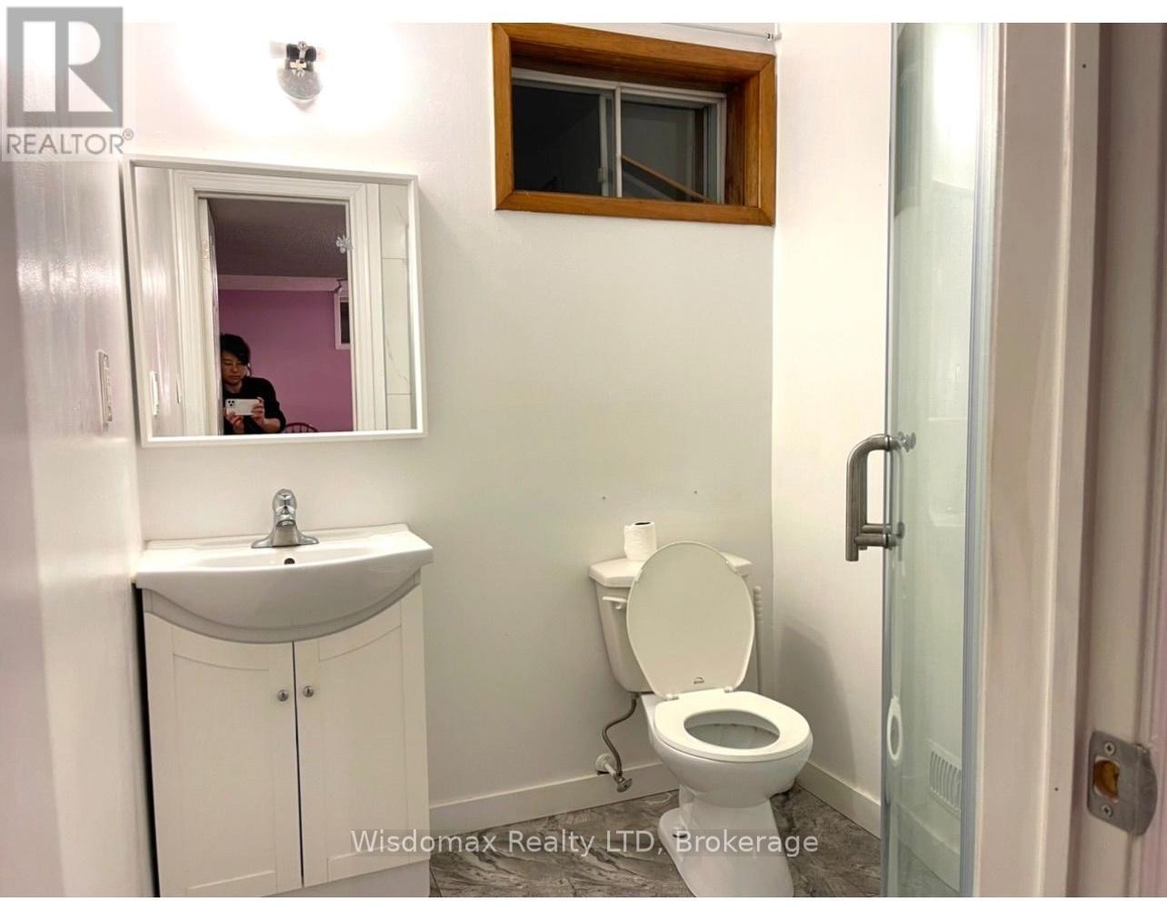 7 Greenmeadow Court, St. Catharines (Fairview), ON - Indoor Photo Showing Bathroom