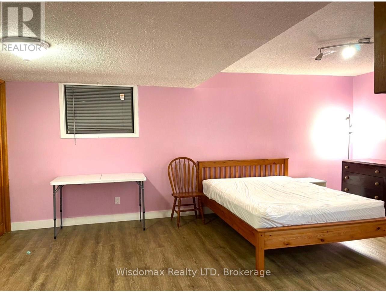 7 Greenmeadow Court, St. Catharines (Fairview), ON - Indoor Photo Showing Bedroom