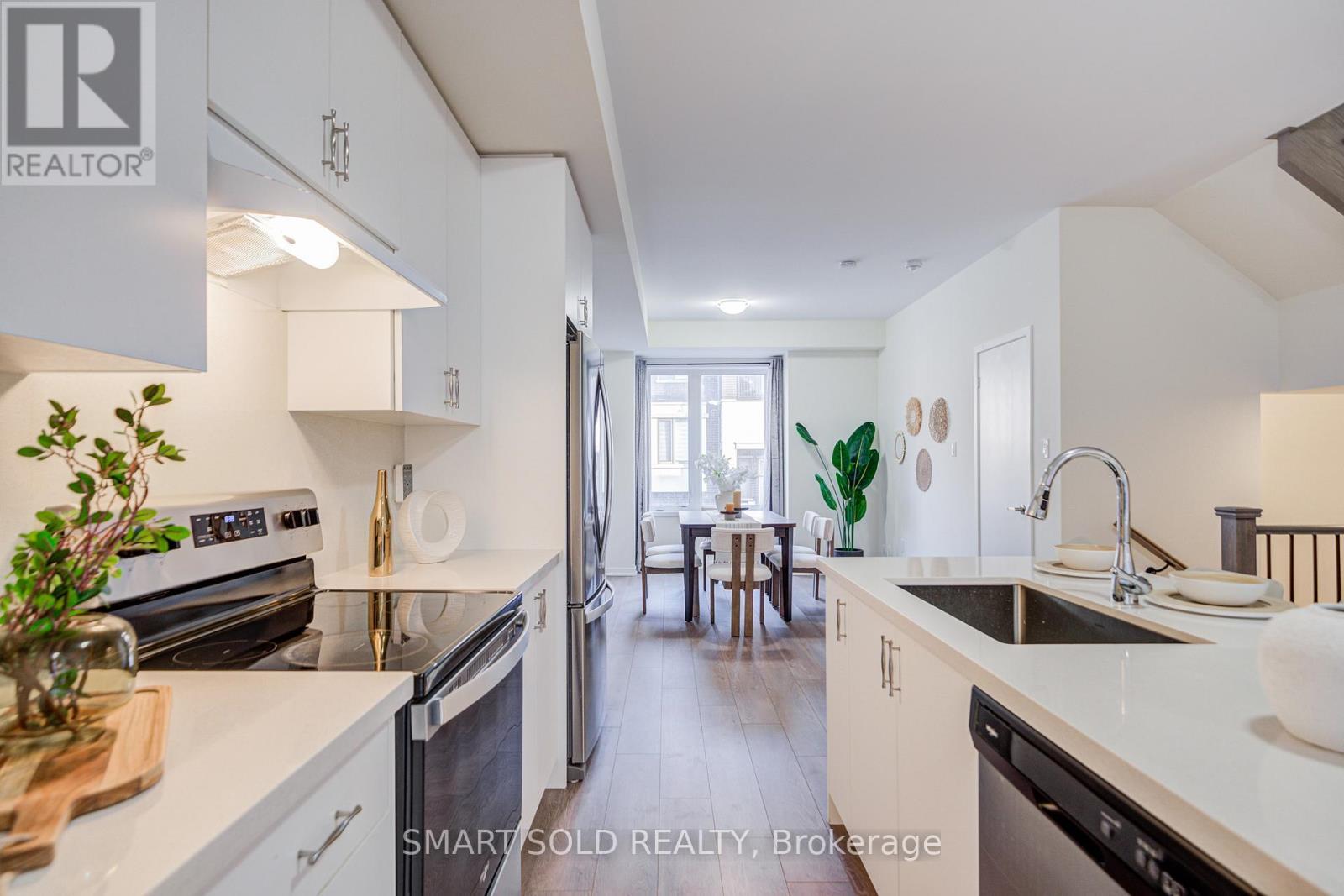25 Origin Way, Vaughan, ON - Indoor Photo Showing Kitchen With Upgraded Kitchen