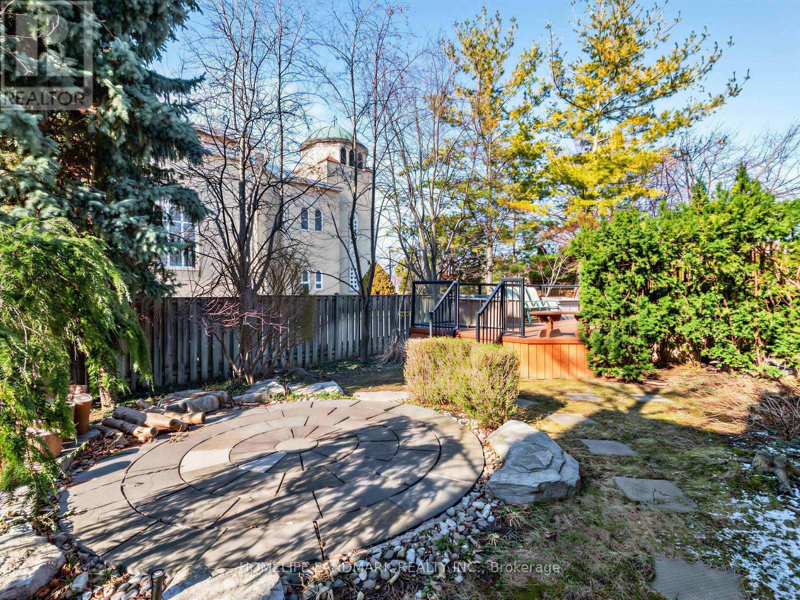 59 Black Walnut Crescent, Richmond Hill, ON - Outdoor