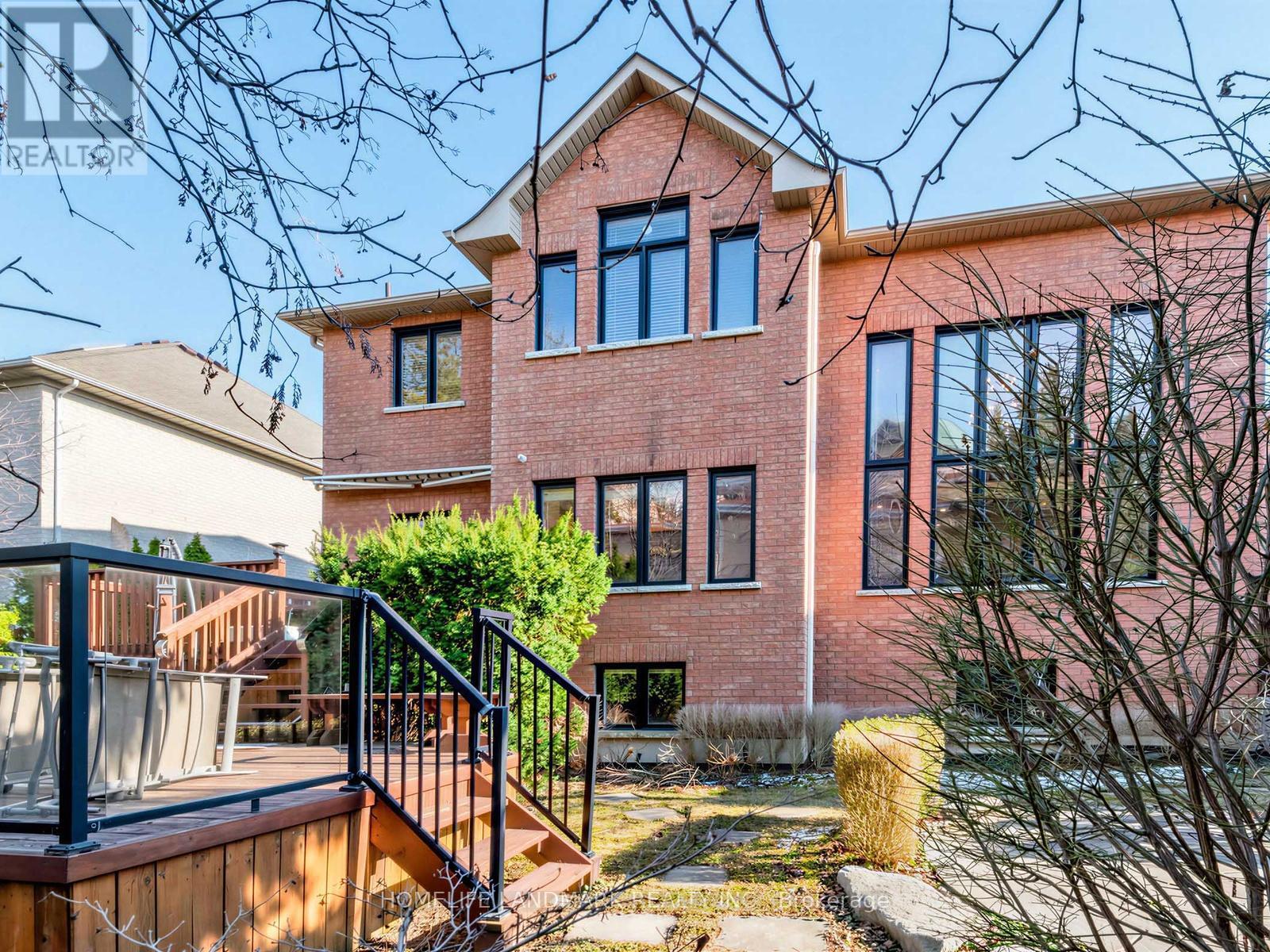 59 Black Walnut Crescent, Richmond Hill, ON - Outdoor