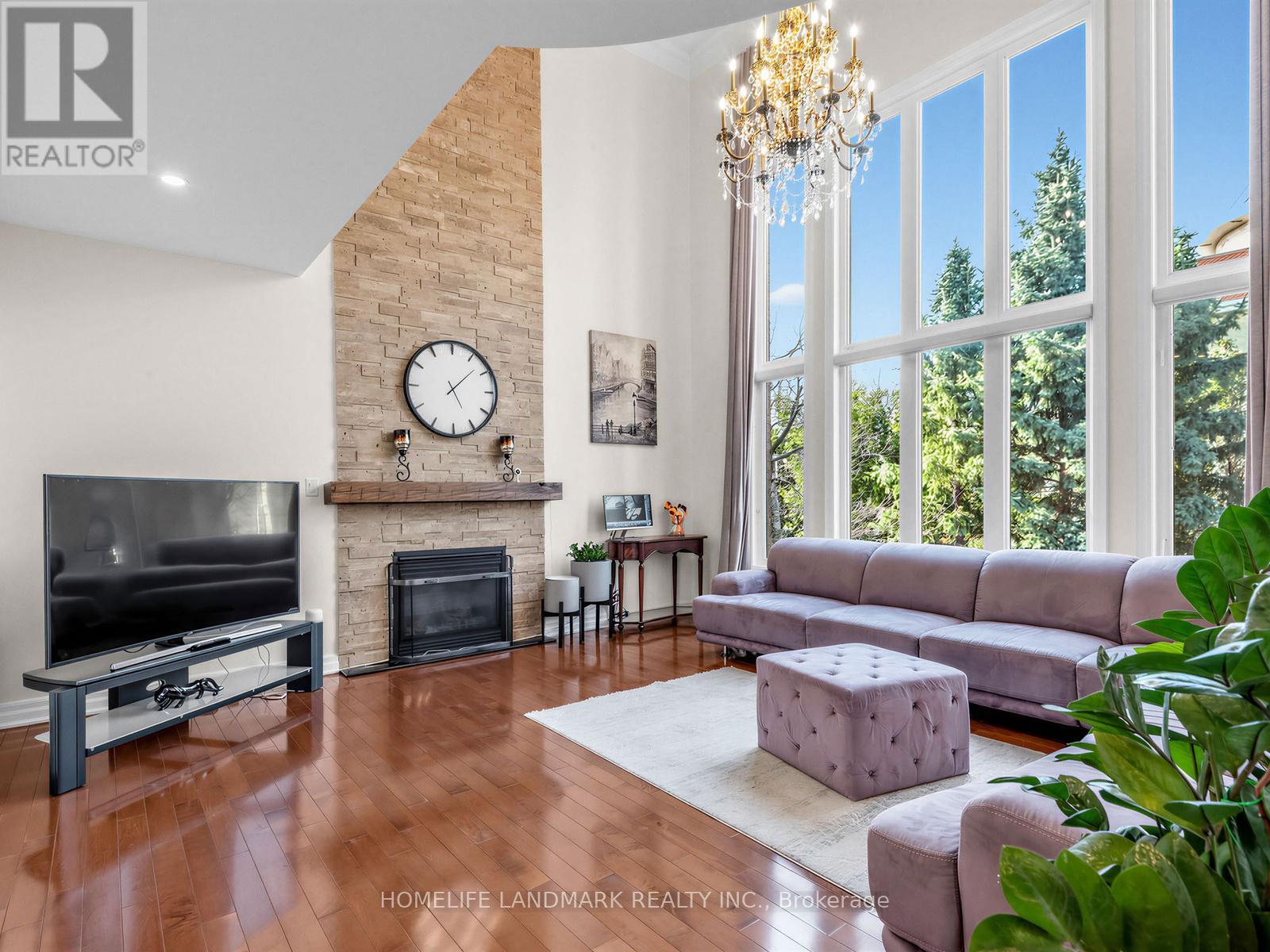 59 Black Walnut Crescent, Richmond Hill, ON - Indoor Photo Showing Living Room With Fireplace