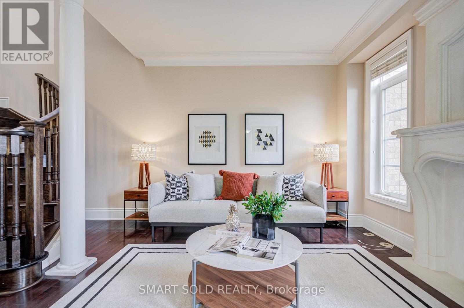 4123 Shipp Drive, Mississauga, ON - Indoor Photo Showing Living Room