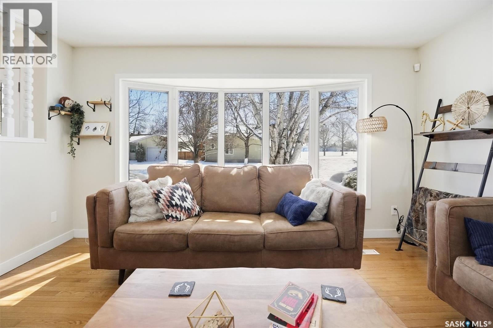 266 Chitek Terrace, Saskatoon, SK - Indoor Photo Showing Living Room