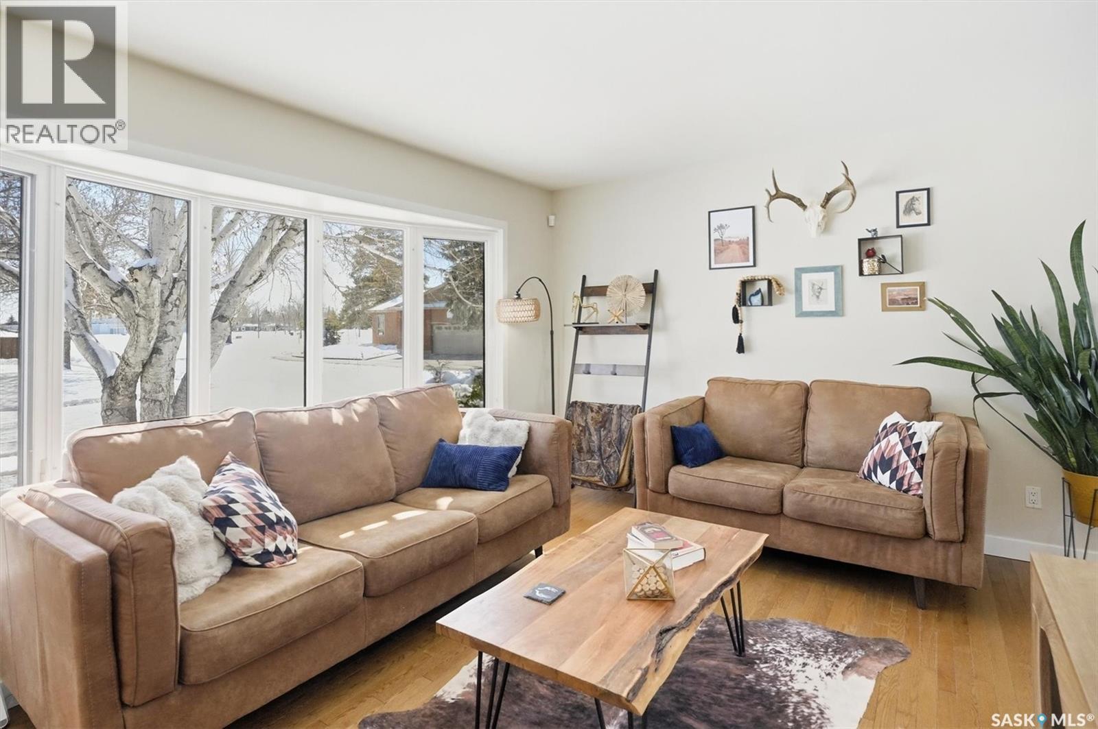 266 Chitek Terrace, Saskatoon, SK - Indoor Photo Showing Living Room
