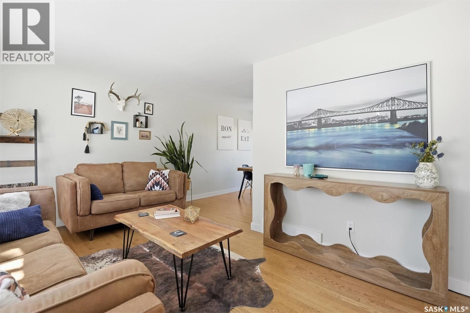266 Chitek Terrace, Saskatoon, SK - Indoor Photo Showing Living Room