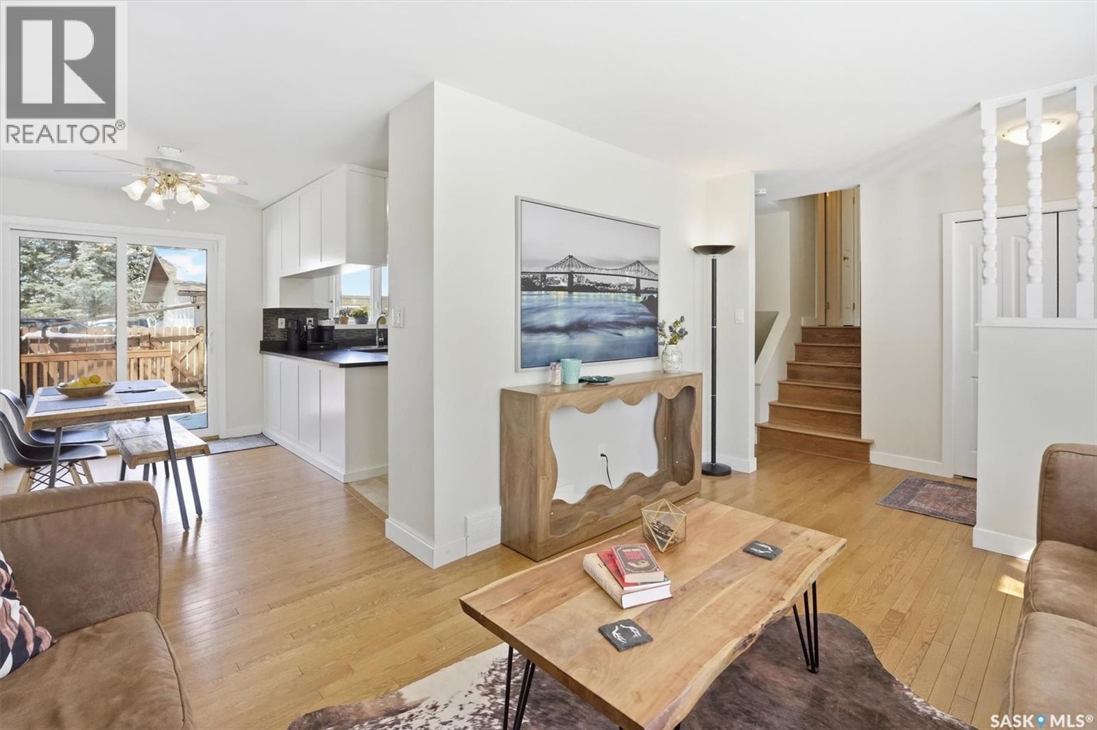 266 Chitek Terrace, Saskatoon, SK - Indoor Photo Showing Living Room