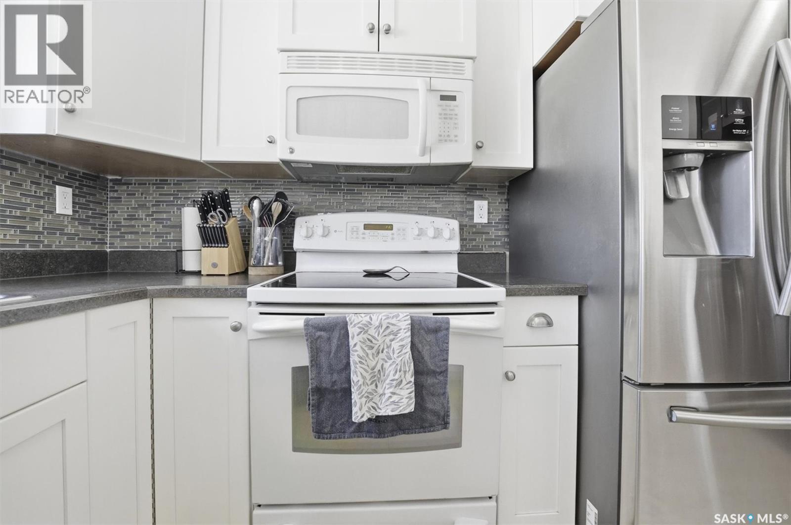 266 Chitek Terrace, Saskatoon, SK - Indoor Photo Showing Kitchen