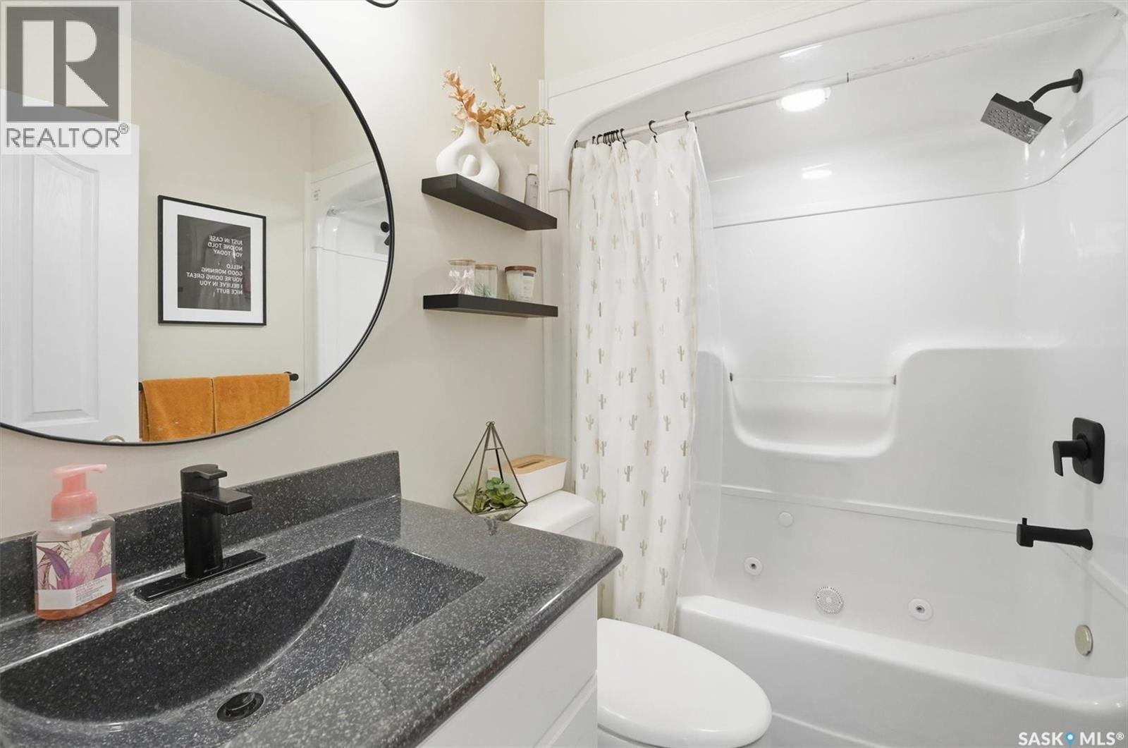 266 Chitek Terrace, Saskatoon, SK - Indoor Photo Showing Bathroom
