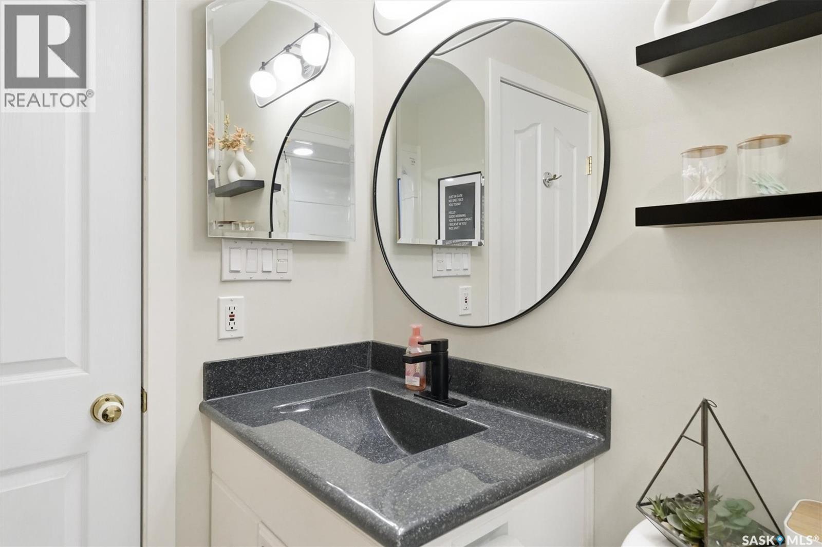 266 Chitek Terrace, Saskatoon, SK - Indoor Photo Showing Bathroom