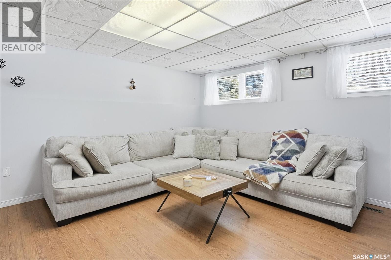 266 Chitek Terrace, Saskatoon, SK - Indoor Photo Showing Living Room