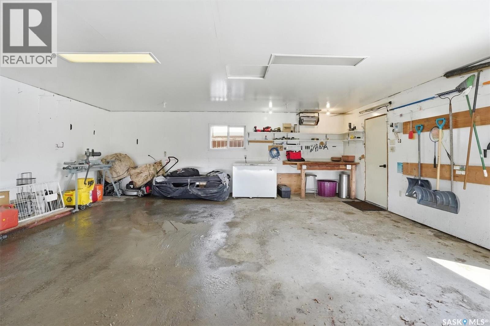 266 Chitek Terrace, Saskatoon, SK - Indoor Photo Showing Garage