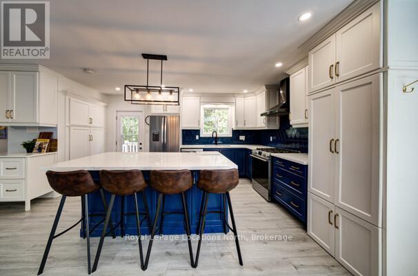 2 Maplewood Drive, Tiny, ON - Indoor