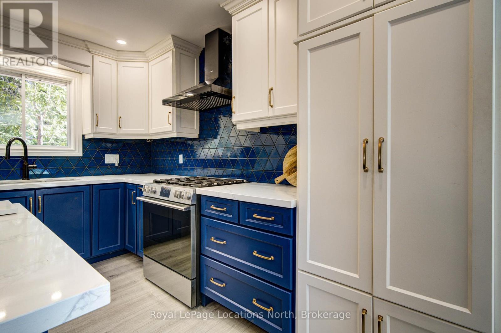 2 Maplewood Drive, Tiny, ON - Indoor Photo Showing Kitchen With Double Sink