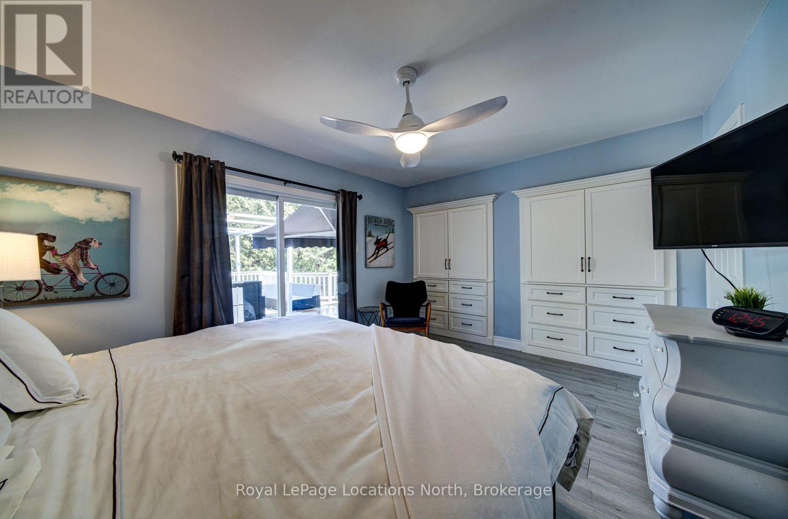 2 Maplewood Drive, Tiny, ON - Indoor Photo Showing Bedroom