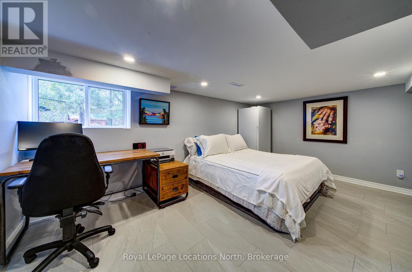 2 Maplewood Drive, Tiny, ON - Indoor Photo Showing Office