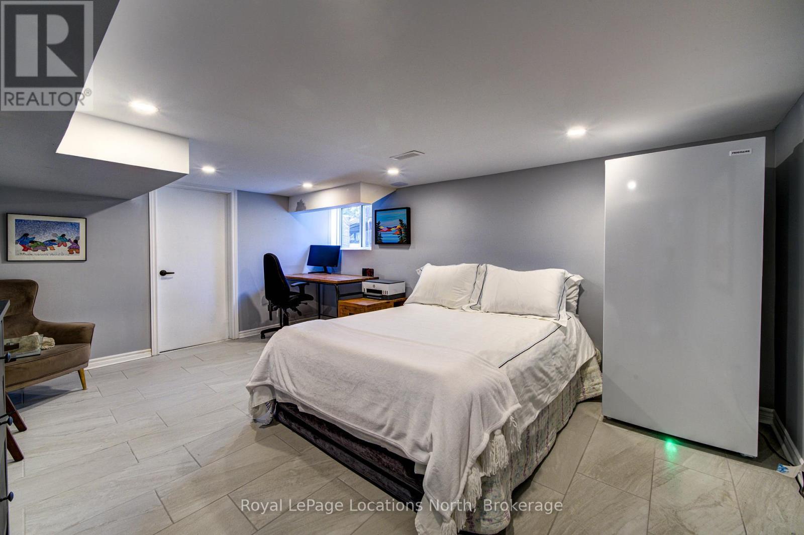 2 Maplewood Drive, Tiny, ON - Indoor