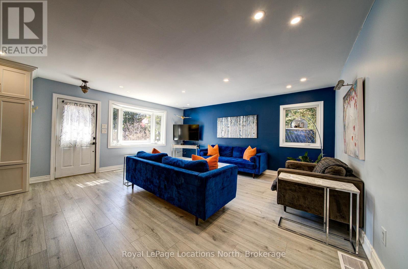 2 Maplewood Drive, Tiny, ON - Indoor Photo Showing Other Room