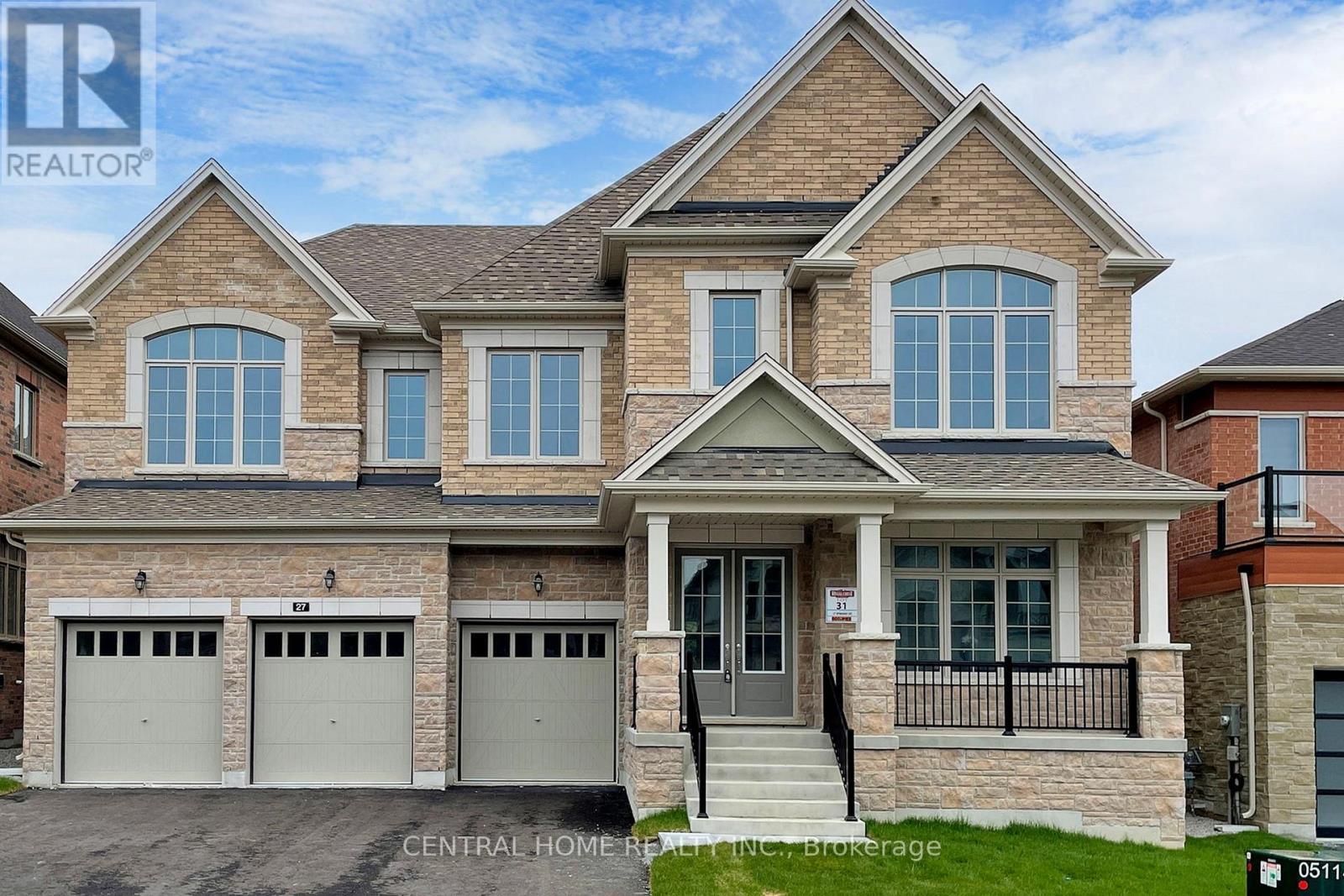 27 Upbound Court, East Gwillimbury, ON - Outdoor With Facade