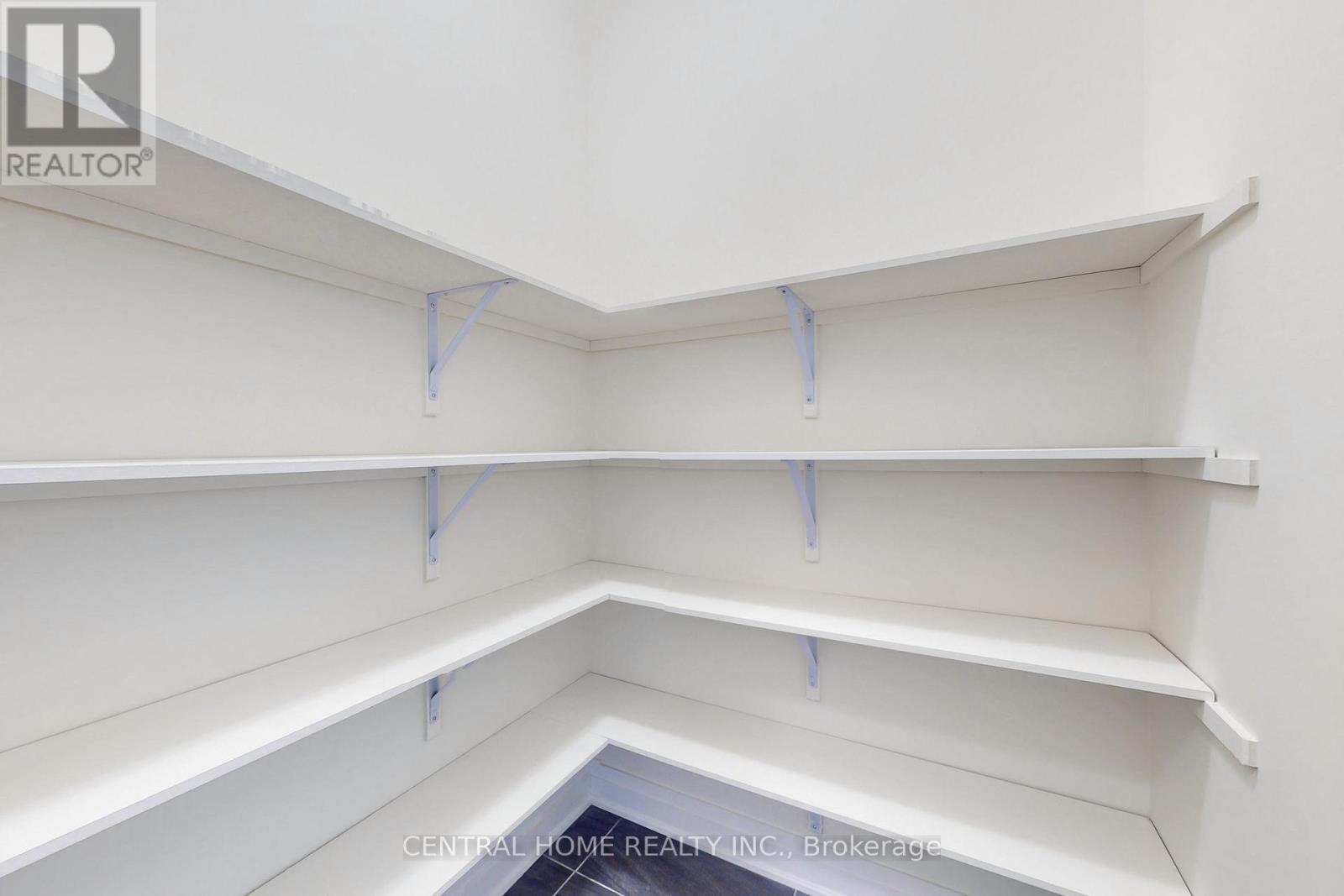27 Upbound Court, East Gwillimbury, ON - Indoor With Storage