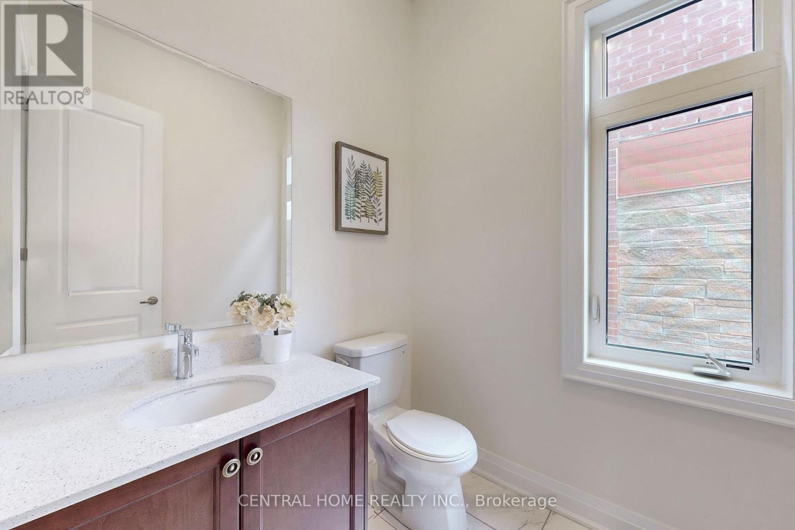 27 Upbound Court, East Gwillimbury, ON - Indoor Photo Showing Bathroom