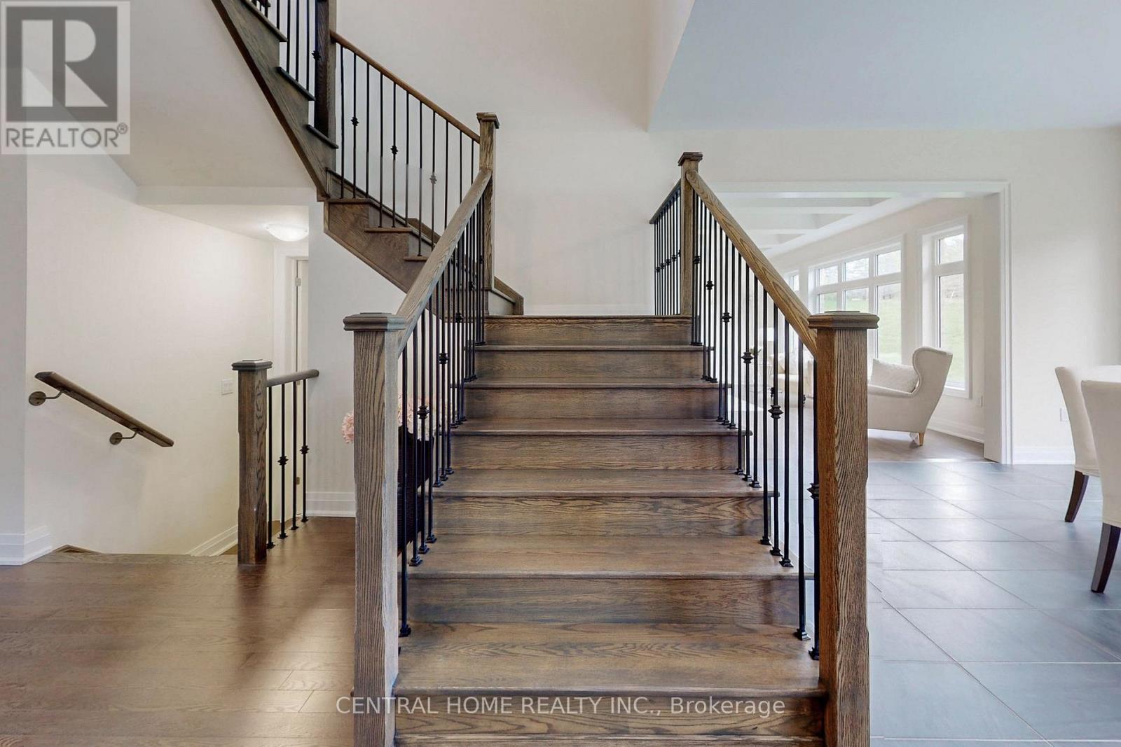 27 Upbound Court, East Gwillimbury, ON - Indoor Photo Showing Other Room