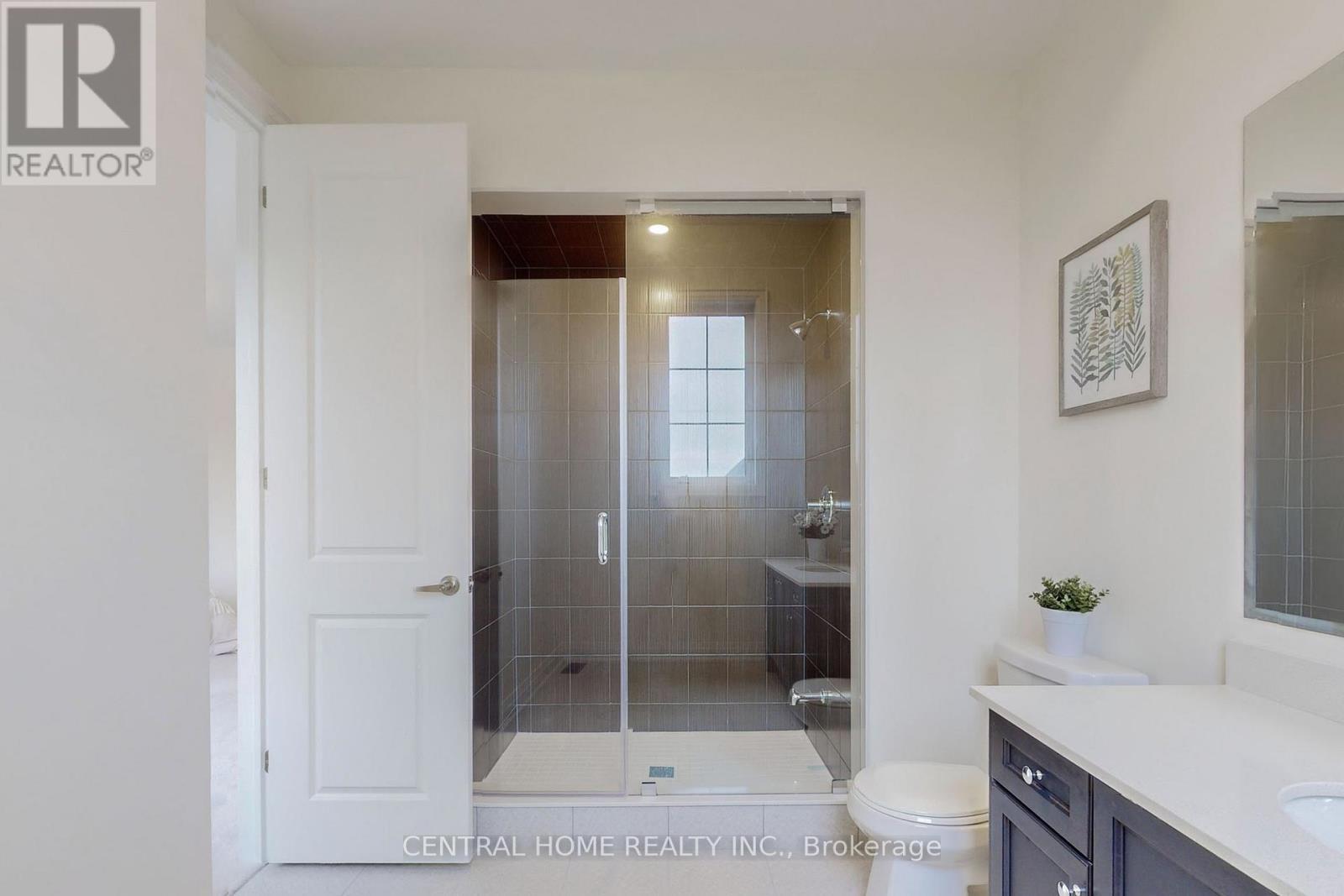 27 Upbound Court, East Gwillimbury, ON - Indoor Photo Showing Bathroom