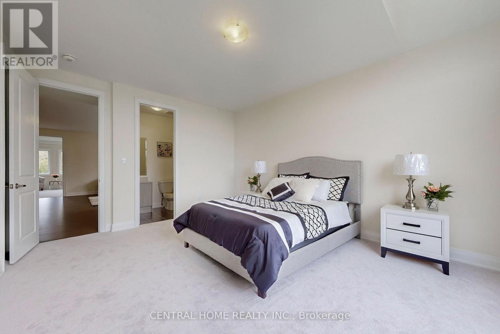 27 Upbound Court, East Gwillimbury, ON - Indoor Photo Showing Bedroom