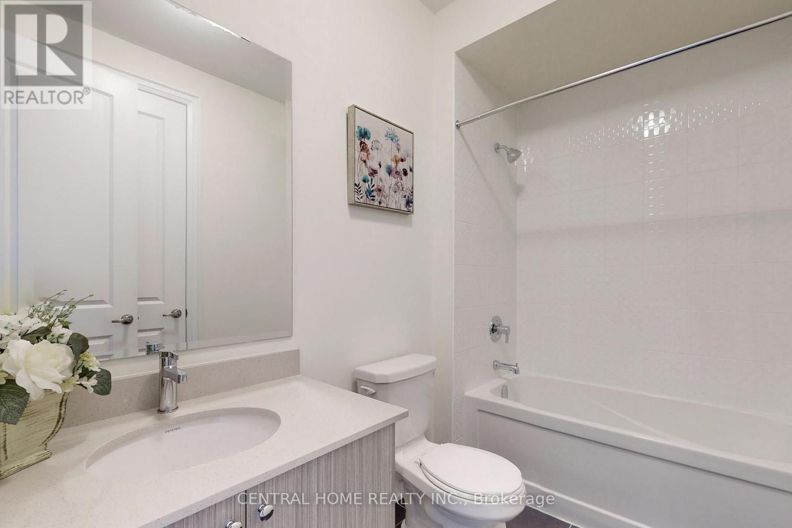 27 Upbound Court, East Gwillimbury, ON - Indoor Photo Showing Bathroom