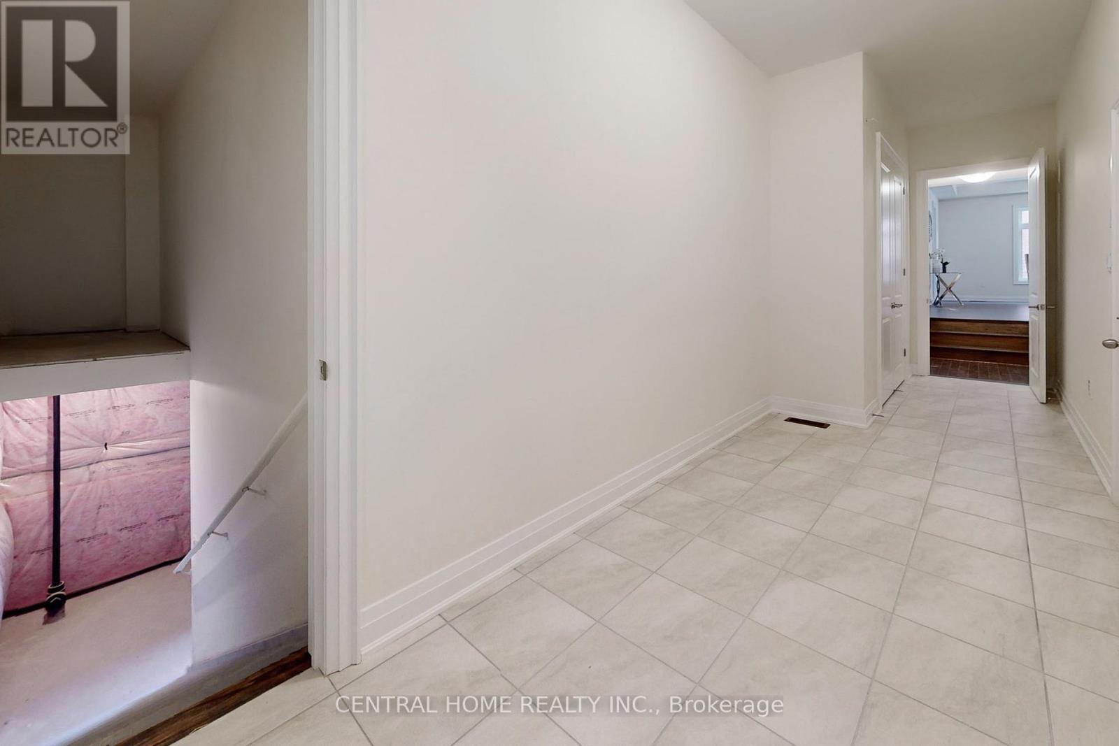 27 Upbound Court, East Gwillimbury, ON - Indoor