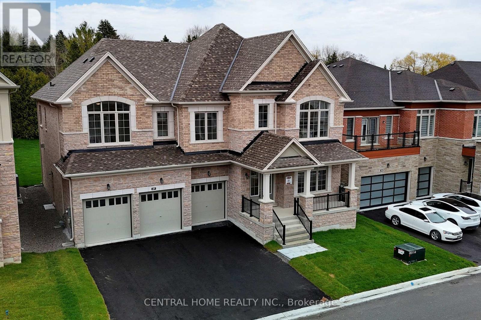 27 Upbound Court, East Gwillimbury, ON - Outdoor With Facade