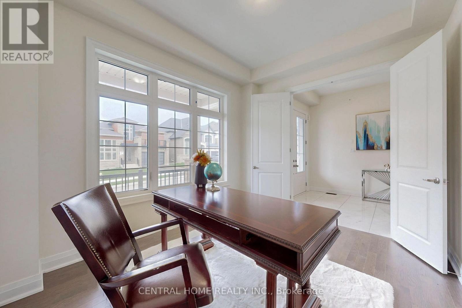 27 Upbound Court, East Gwillimbury, ON - Indoor