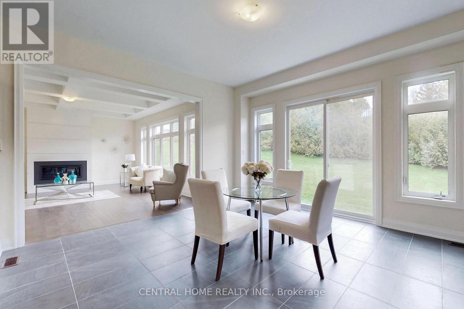 27 Upbound Court, East Gwillimbury, ON - Indoor Photo Showing Dining Room