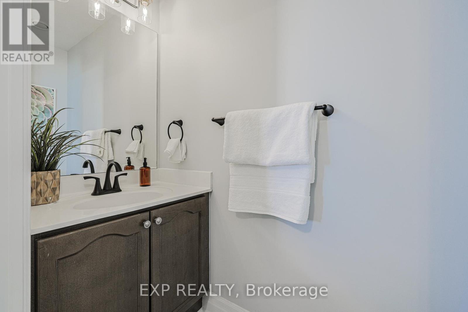1101 - 58 Marine Parade Drive, Toronto, ON - Photo Showing Bathroom