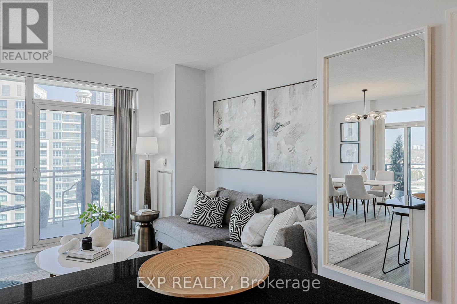 1101 - 58 Marine Parade Drive, Toronto, ON - Indoor Photo Showing Living Room
