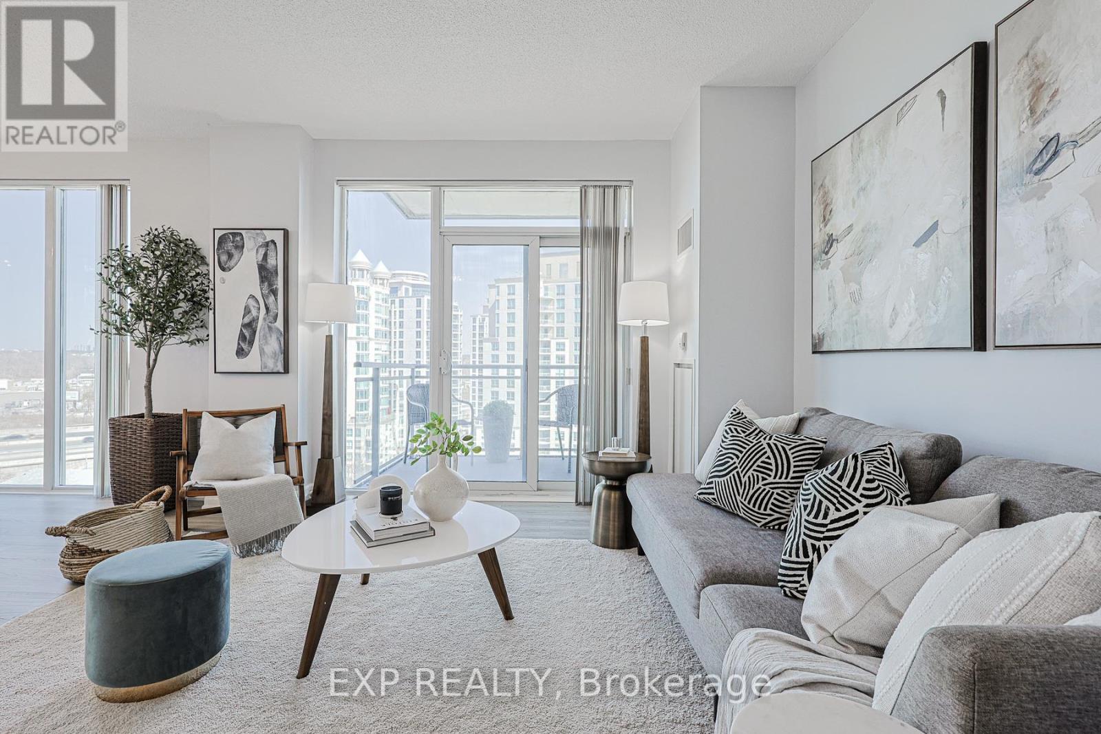 1101 - 58 Marine Parade Drive, Toronto, ON - Indoor Photo Showing Living Room