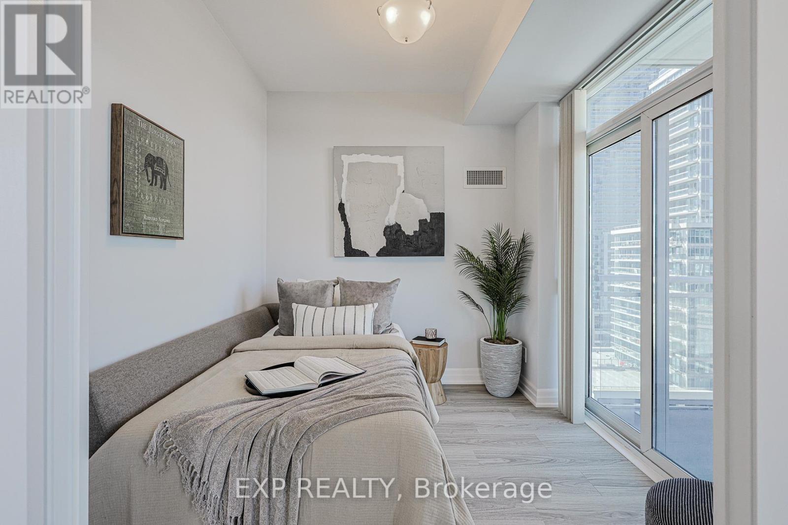 1101 - 58 Marine Parade Drive, Toronto, ON - Indoor Photo Showing Bedroom