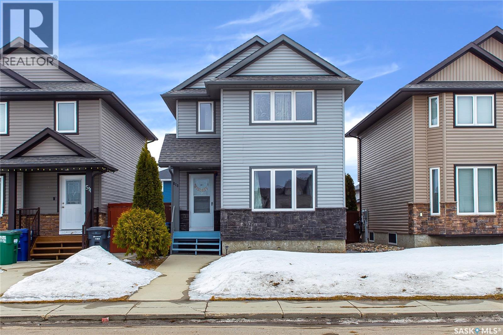 515 Coad Crescent, Saskatoon, SK - Outdoor With Facade