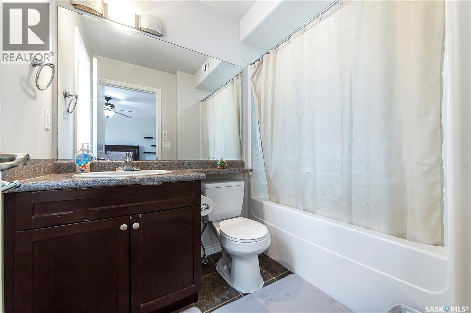 515 Coad Crescent, Saskatoon, SK - Indoor Photo Showing Bathroom