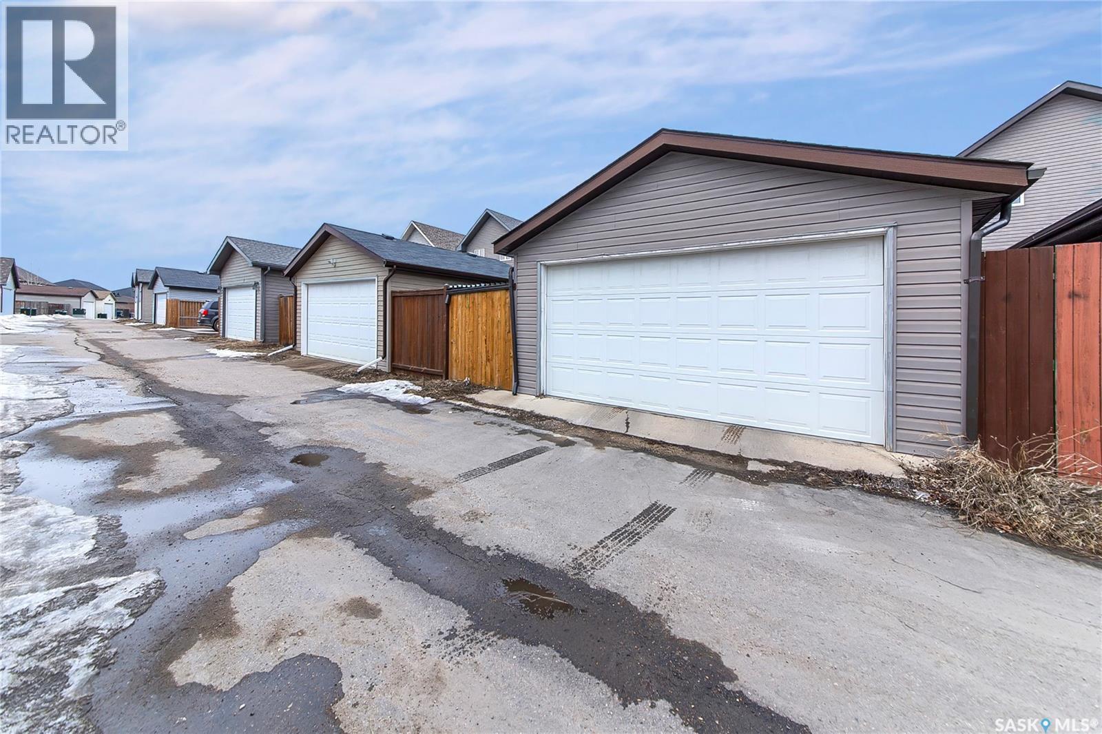 515 Coad Crescent, Saskatoon, SK - Outdoor