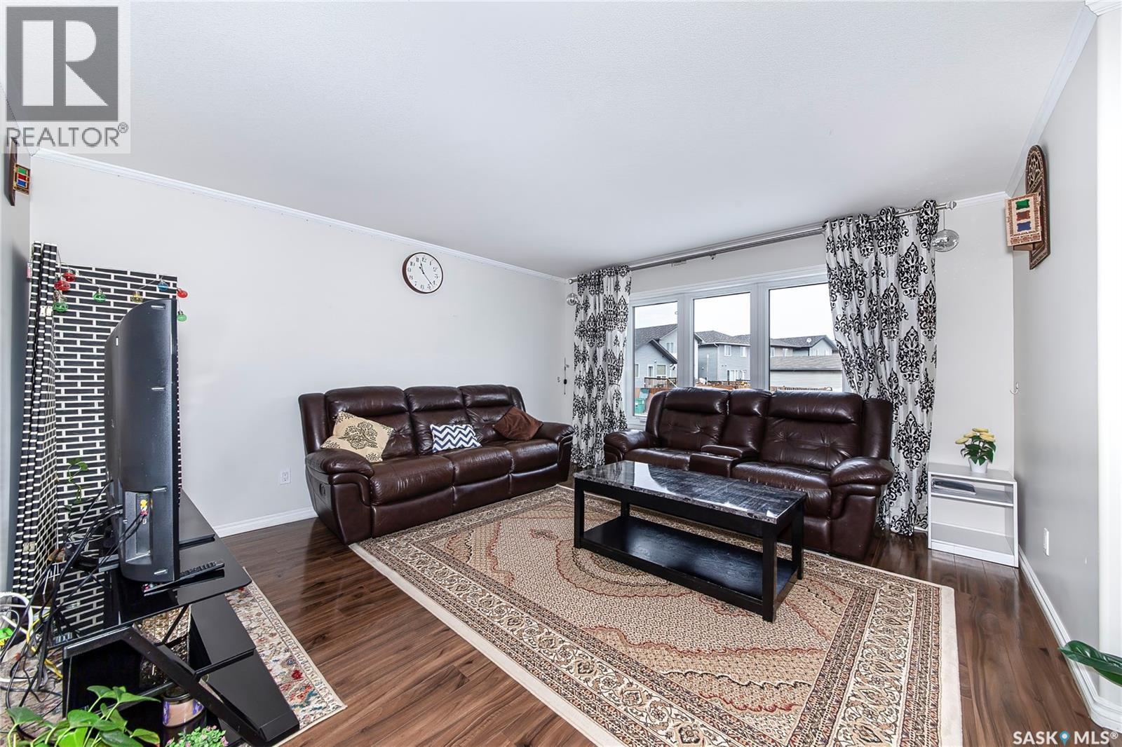 515 Coad Crescent, Saskatoon, SK - Indoor Photo Showing Living Room