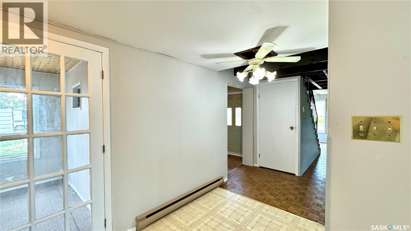 209 1St Street E, Dinsmore, SK - Indoor Photo Showing Other Room