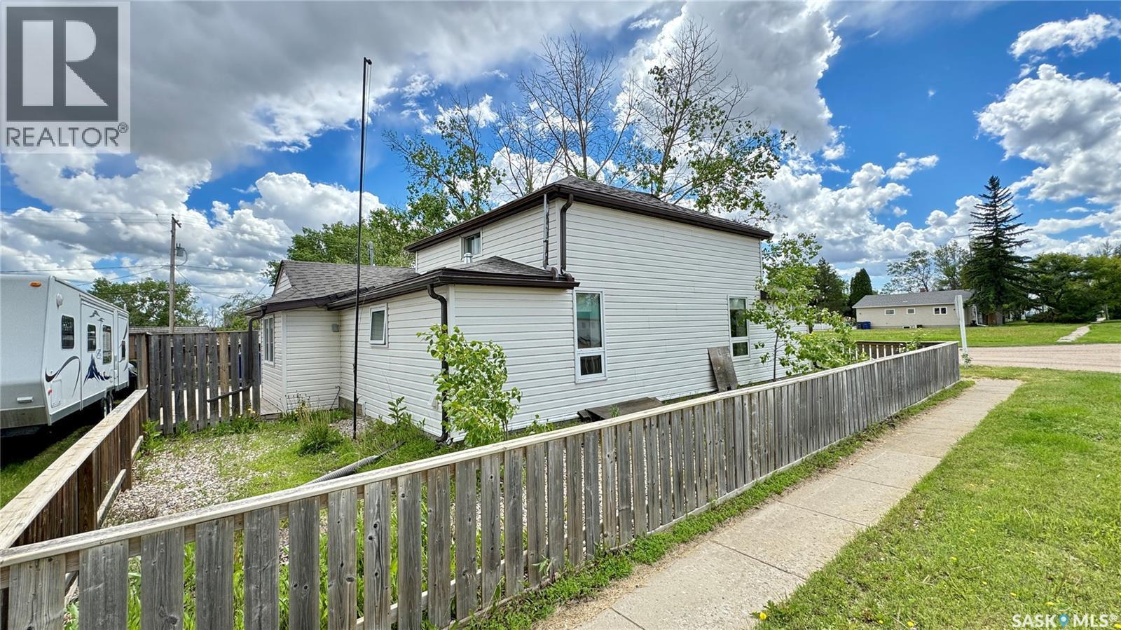 209 1St Street E, Dinsmore, SK - Outdoor With Exterior