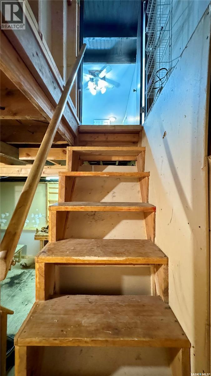 209 1St Street E, Dinsmore, SK - Indoor Photo Showing Other Room