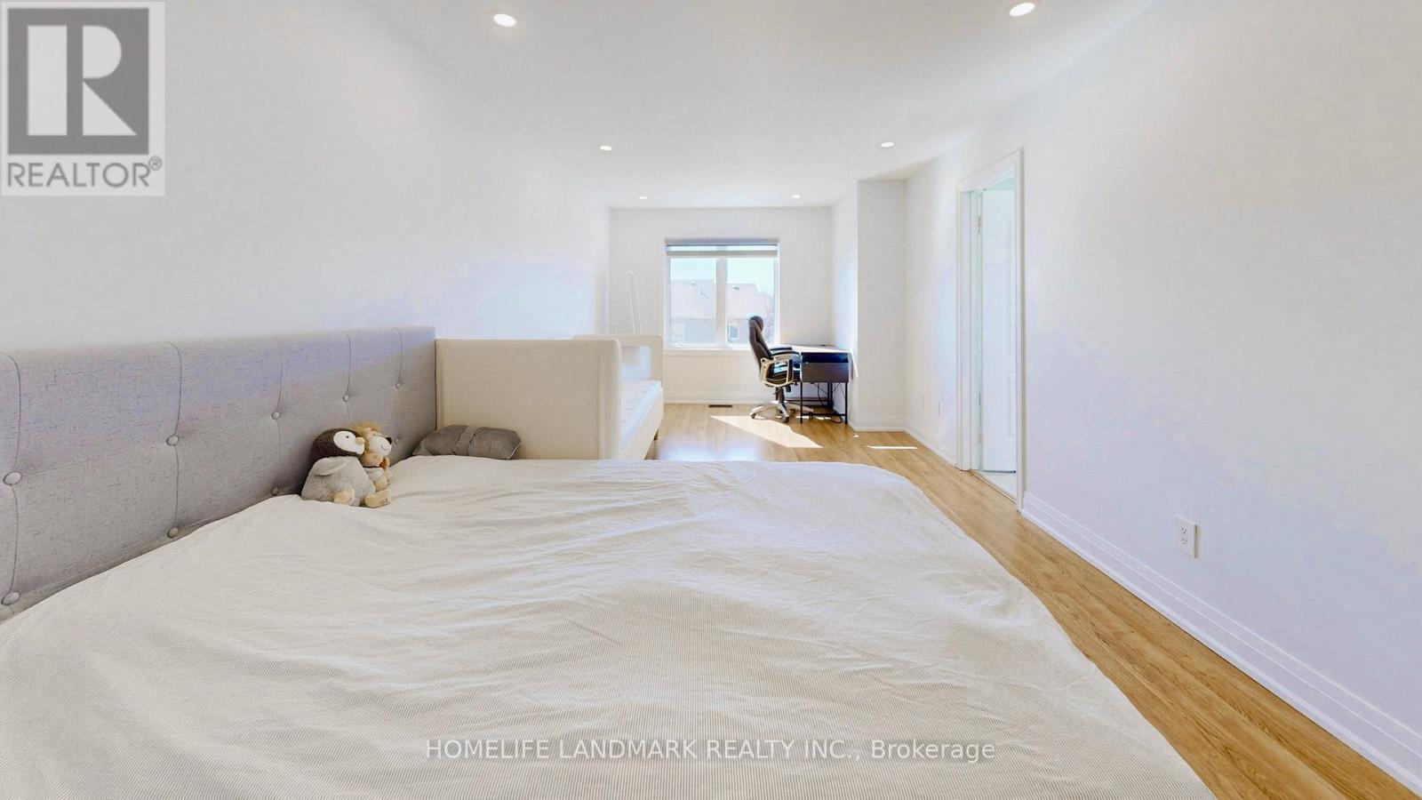 32 Arco Circle, Vaughan, ON - Indoor Photo Showing Bedroom