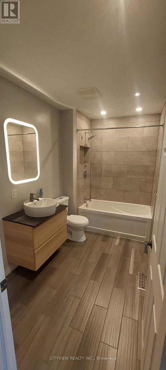 28 Foxacre Row, Brampton, ON - Indoor Photo Showing Bathroom