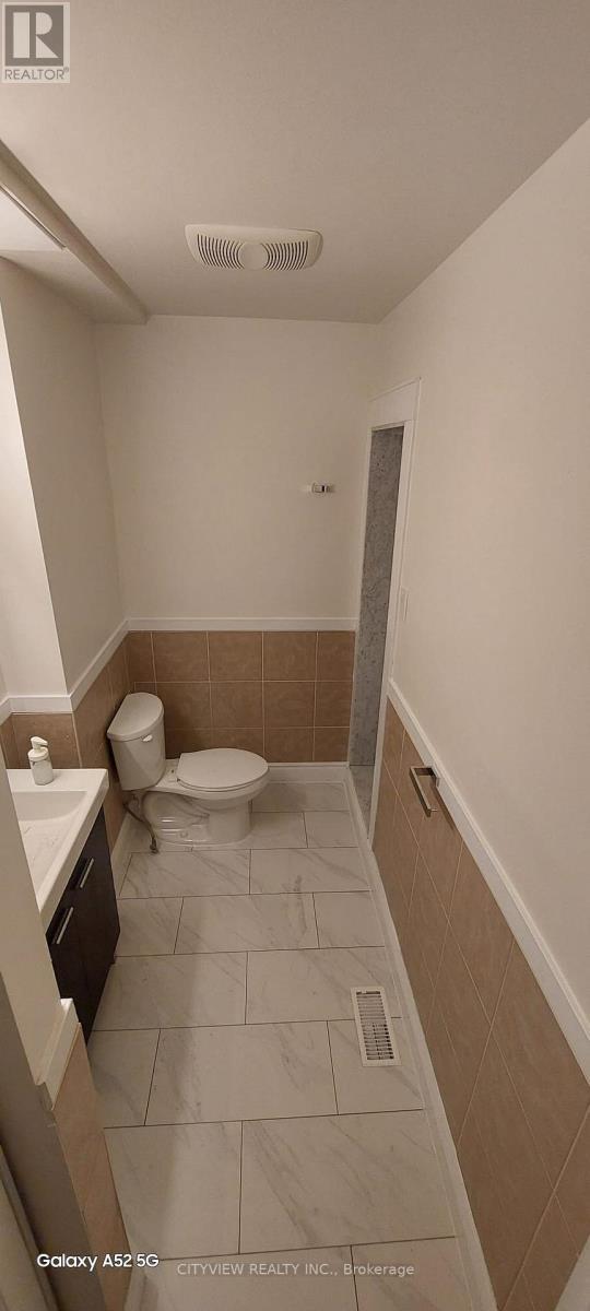 28 Foxacre Row, Brampton, ON - Indoor Photo Showing Bathroom