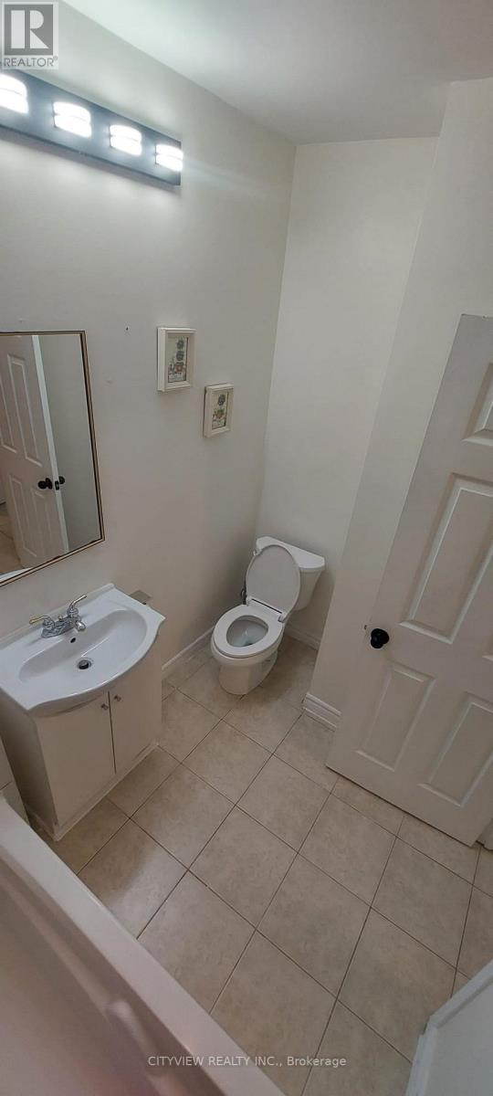 28 Foxacre Row, Brampton, ON - Indoor Photo Showing Bathroom